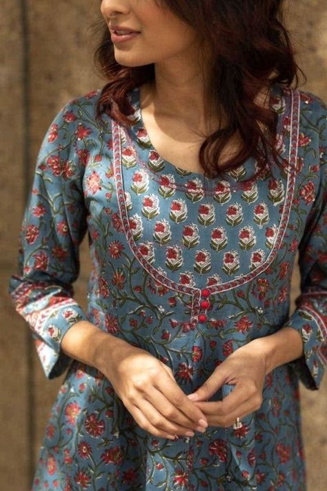 Printed Kurti Designs, Cotton Suit Designs, Salwar Neck Designs, Faux Jacket, New Kurti Designs, Churidar Designs, Latest Dress Design, Simple Kurta Designs, Designer Kurti Patterns