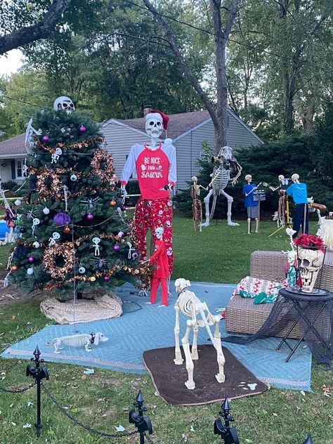 Christmas Skeleton Decorations Outdoor, 12 Ft Skeleton Christmas Ideas, 12 Ft Skeleton Christmas, Funny Outdoor Skeleton Display, Skeleton Yard Scenes Funny, Firefighter Halloween, Skeleton Costume, Halloween Facts, Creepy Christmas