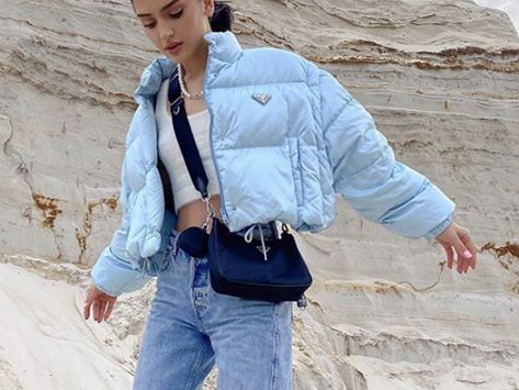 Shearling Jacket Street Style, Blue Puffer Jacket Outfit, Marvel Dr, Puffer Jacket Outfit, Blue Puffer Jacket, Baddie Fits, Blue Puffer, Outfits 2022, Shearling Jacket