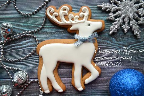 Reindeer Sugar Cookies Decorated, Gingerbread Deer, Reindeer Cookies Decorated, Iced Christmas Cookies, Cute Christmas Desserts, Decorated Christmas Cookies, Gingerbread Reindeer, Christmas Cookie Bars, Cute Christmas Cookies