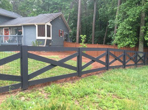 Black Pasture Fence, Wood Fence With Chicken Wire, Wood Fence With Wire, Cross Fence Ideas, Crossbuck Fence Diy, Black Wood Fence Ideas, Black And Wood Fence, Nice Fence Ideas, Homemade Fence Ideas