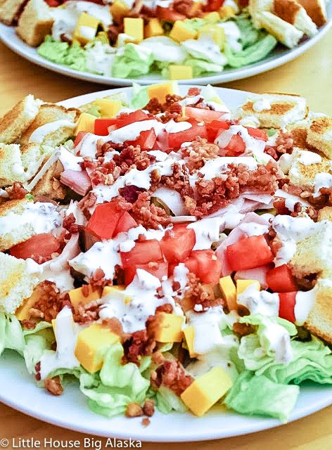 Chicken Club Salad, Salads With Turkey, Lettuce Club Sandwich, Lettuce For Sandwiches, Low Carb Club Sandwich, Keto Chicken Salad Sandwich, Club Sandwich Salad, Cool Dinners For Hot Days, Chicken Salad Club Sandwich