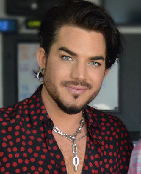 💙 That beautiful face 😍  Adam Lambert on Valentine in the Morning at @1043myfm - excellent interview 🙌🏼 @adamlambert  #AdamLambert… Adam Lambert Wallpaper, Queen Brian May, American Idol Contestants, Adam Style, Natalie Wood, Music Hits, Bradley Cooper, Janet Jackson, Adam Lambert