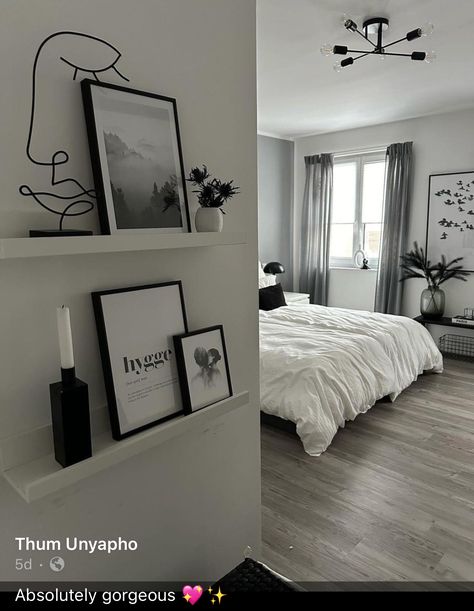 Dorm Room Ideas Men, White Dorm Room Ideas, Black Dorm Room Ideas, Black And White Dorm Room, Dorm Room Decor Black, Black Dorm Room, Black And White Dorm, Room Ideas Boys, Dorm Room Ideas For Girls