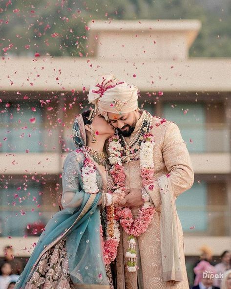 Bride Groom Photoshoot, Indian Wedding Poses, Bride Photos Poses, Groom Photoshoot, Indian Wedding Photography Couples, Bridal Photography Poses, Wedding Portrait Poses, Indian Wedding Couple, Bride Photoshoot