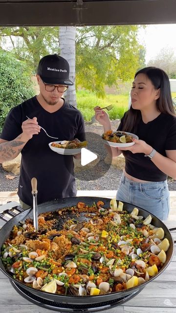 Authentic Paella Recipe, Paella Pan Recipes, Recipe For One Person, Best Paella Recipe, Paella Recipes, Spanish Seafood Paella, Wine Splash, Seafood Paella Recipe, Shrimp Stuffed Mushrooms