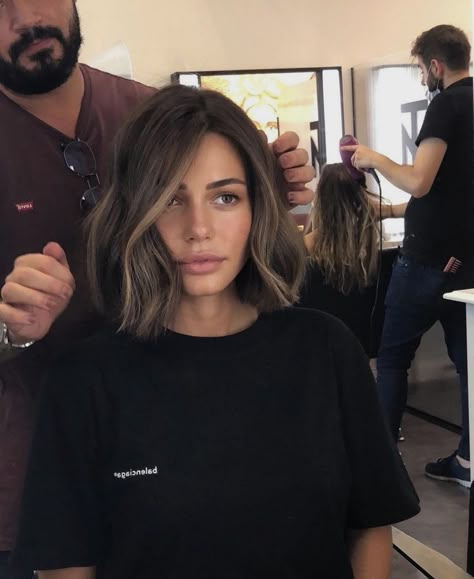 Dark Bob Money Piece, Brunette Bob With Money Piece, Long Brunette Bob, Long Bob Balayage Brunette Money Piece, Dark Brown Bob With Money Piece, Balyage Short Hair Brunette With Money Piece, Kaitlyn Bristowe Hair, Sombre Hair, Rambut Brunette