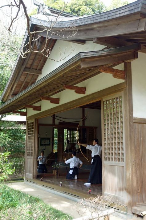 Kyudo Aesthetic, Dojo Design, Archery Poses, Japanese Roof, Japanese Countryside, Japanese Home Design, House Elements, Garden Cabins, Japanese Style House