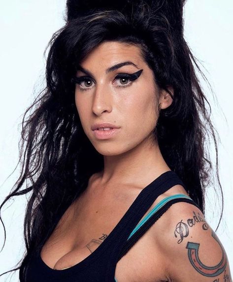 Amy Winehouse Black, Amy Winehouse Style, Female Rock Stars, Amy Lee, Hair Shows, Rhythm And Blues, Aesthetic People, Amy Winehouse, Rolling Stone