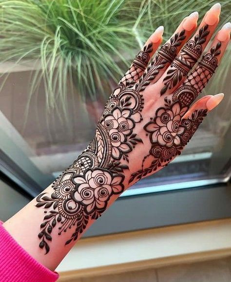 Latest Arabic Mehndi Designs, Front Mehndi Design, Simple Mehendi Designs, Simple Arabic Mehndi Designs, Mehndi Designs Bridal Hands, Latest Henna Designs, Tattoo Henna, Modern Mehndi Designs, Very Simple Mehndi Designs