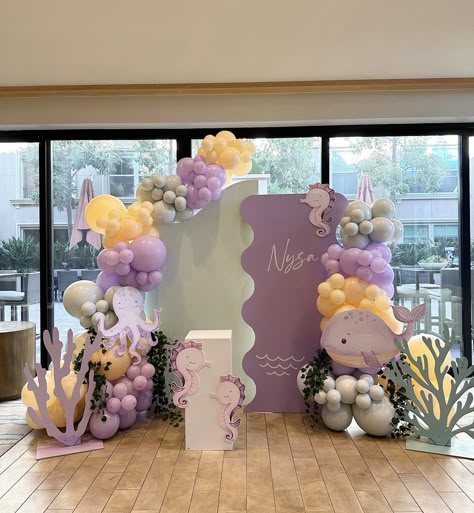 Mermaid Birthday Backdrop Ideas, Gold Wedding Reception Tables, Ocean Baby Showers, Mermaid Theme Birthday Party, Ariel Birthday, Ocean Birthday, Baby Shower Theme Decorations, Birthday Decorations Kids, Pool Birthday