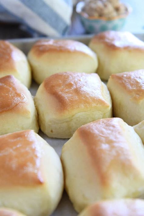 Mels Kitchen Cafe, Copycat Texas Roadhouse Rolls, Greek Chicken Kebabs, Copycat Texas Roadhouse, Roadhouse Rolls, Texas Roadhouse Rolls, Cafe Recipes, Homemade Italian Dressing, Giant Chocolate Chip Cookie