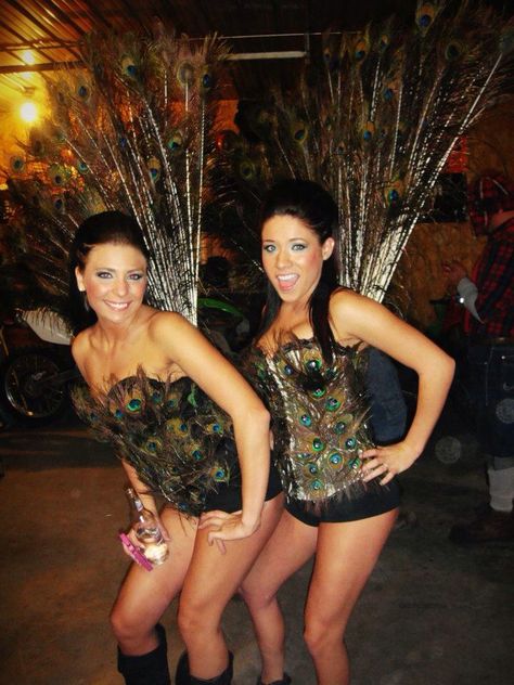 DIY Peacock costume!! Jungle Costume Women, Diy Peacock Costume, Peacock Outfit, Peacock Costume Diy, Peacock Halloween Costume, Jungle Costume, Diy Peacock, Peacock Costume, Happy Halloweenie