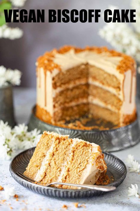 This vegan Biscoff cake is the ultimate treat for Lotus Biscoff fans. It's easy to make and comes topped with Biscoff buttercream and a drizzle of the spread to turn it into a Biscoff drip cake. Biscoff Cake Recipe, Booze Cake, Biscoff Buttercream, Vegan Cupcake Recipes, Lotus Biscoff Spread, Biscoff Recipes, Biscoff Cake, Vegan Buttercream, Vegan Cake Recipes