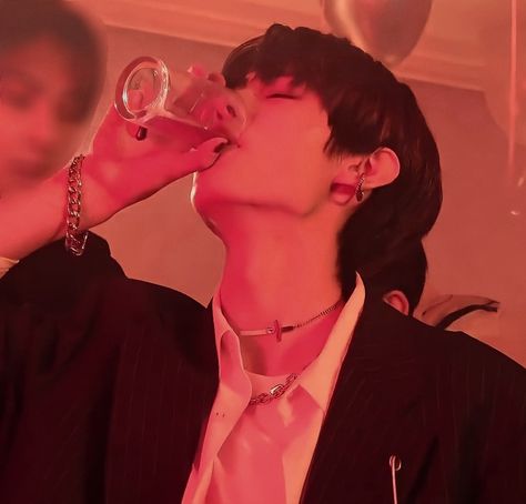 Sunghoon Basketball, Drunk Boyfriend Aesthetic, Enhypen Drunk Dazed Aesthetic, Sunghoon Hot Icons, Drunk Dazed Aesthetic, Sunghoon Drunk Dazed, Drunk Boyfriend, Heejake Enhypen, Drunk Dazed Enhypen