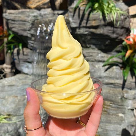 Pinapple Dole Whip, Dole Whip Aesthetic, Disney Dole Whip Aesthetic, Disney World Dole Whip, Dole Whip Disney, Disney World Ice Cream, Dole Whip, Main Street Usa, Disney Aesthetic