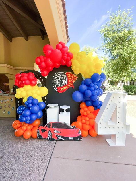 Rally Birthday Party, Hot Wheel Backdrop, Hotwheels Decorations Ideas, Hot Wheels Backdrop Party Ideas, Monster Truck Birthday Party Backdrop, Hot Wheel Centerpieces Party Ideas, Hot Wheels Birthday Backdrop, Hotwheels Party Decor, Hotwheels Themed Birthday Party