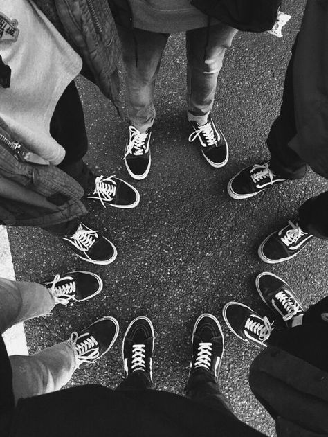 Vans geng Old Skool Outfit, Vans Old Skool Outfit, Boy Squad, Vans Outfit, Photos Tumblr, Bff Pictures, Group Of People, Friend Goals, Squad Goals