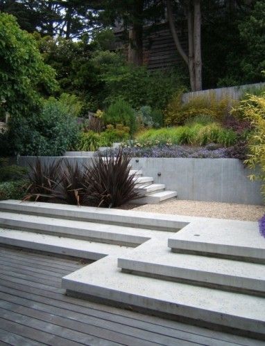 suspended stairs Moderne Have, Landscape Stairs, Landscape Steps, Concrete Retaining Walls, Garden Stairs, Concrete Stairs, Garden Steps, Concrete Steps, Garden Architecture