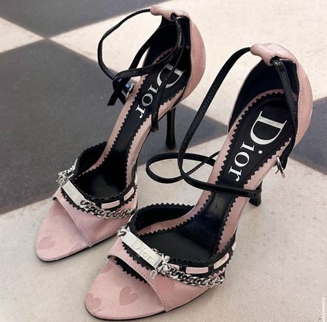 Pretty Heels, Dr Shoes, Cute Shoes Heels, Shoes Heels Classy, Vintage Heels, Fancy Shoes, Cute Heels, Girly Shoes, Aesthetic Shoes