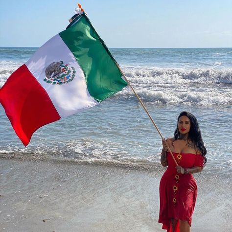 Latino Art, Latina Outfits, Body Types Women, Mexican Fashion, Mexican Flag, Mexican Flags, Latin America, Have A Great Day, Face And Body