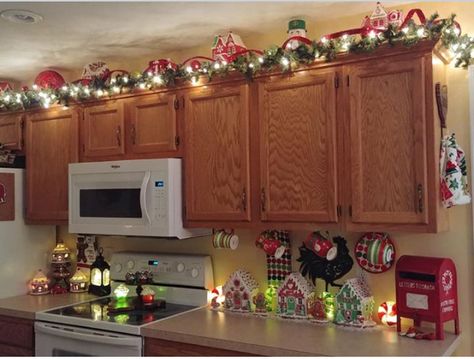 Christmas Mobile Home Decor, Cabinet Decorating Ideas For Christmas, Top Cabinet Christmas Decor, Christmas Cabinet Ideas, Top Of Kitchen Cabinet Christmas Decor Ideas, Christmas Lights Above Kitchen Cabinets, Christmas Top Of Cabinet Decor, Christmas Decor For Above Cabinets, Christmas Kitchen Cabinet Decor Above