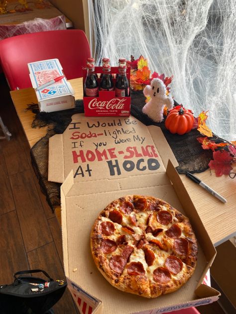 Food Prom Proposal, Food Related Hoco Proposals, Pizza Hoco Proposals Ideas, Taco Bell Homecoming Proposal, Food Promposal Ideas, Fall Themed Hoco Proposal, Hoco Proposals Ideas Food, Food Hoco Proposals, Food Hoco Proposals Ideas