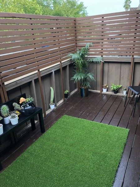 Nyc Balcony, Balcony Dining, Balcony Makeover, Diy Privacy Screen, Balcony Privacy Screen, Easy Patio, Balcony Privacy, Diy Balcony, Balcony Ideas Apartment Outdoor