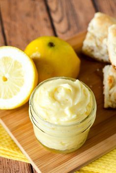 Lemon Butter Recipe - Sweet and tangy Lemon Butter goes perfectly on your favorite roll, biscuit, or scone for a refreshing and yummy treat. Make it in just 10 minutes with 5 ingredients! Easy compound butter recipe makes a great DIY gift idea too!! Whipped Strawberry Butter, Strawberry Butter Recipe, Butter Spreads, Flavored Butter Recipes, Butter Recipes Homemade, Flavored Butters, Compound Butter Recipe, Compound Butters, Strawberry Butter