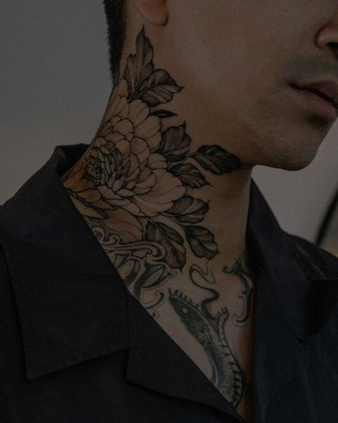 Floral Neck Tattoo Floral Neck Tattoo, Flower Neck Tattoo, Neck Tattoo Ideas, Tattoo Homme, Black Men Tattoos, Unique Tattoos For Men, Mama Earth, Throat Tattoo, Neck Tattoos Women