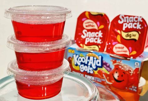 Vegan Jello Shots Vegan Jello Shots, Vegan Superbowl, Vegan Jello, Easy Jello Shots, Best Jello Shots, Xmas Drinks, Vegan Alcohol, Layered Jello, Jello Shot