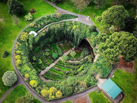 South Australia's Umpherston Sinkhole, also known as The Sunken Garden  Photo: @ridewithourtribe (via IG) Mount Gambier, Sink Hole, Sunken Garden, Summer Hair Color For Brunettes, Garden Photos, Green Garden, Green Space, Kitchen Garden, South Australia