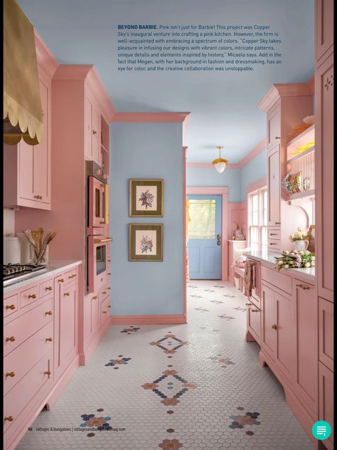 Pink Kitchen Aesthetic, Monochromatic Kitchen, Retro Pink Kitchens, Rooms Decoration, Spanish Style Home, Casa Vintage, Galley Kitchen, Design Remodel, Pink Kitchen