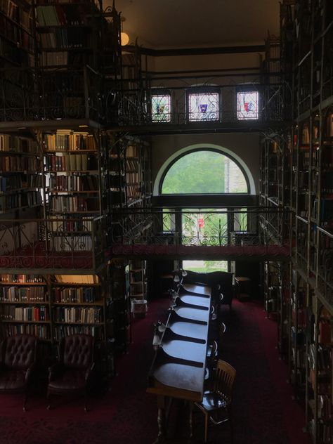 Luxury Boarding School Dorm, Gothic Boarding School, Asian Academia Aesthetic, Dark Academia School Exterior, Gothic School Aesthetic, Dark Academia Classroom Aesthetic, Hogwarts School Aesthetic, Abandoned School Aesthetic, Witch School Aesthetic