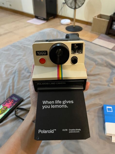 Retro Polaroid Camera, Polaroid Camera Aesthetic, Polaroid Land Camera, Vintage Polaroid Camera, Film Camera Photography, Disposable Cameras, Instax Camera, Crying Emoji, Retro Gadgets