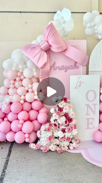 Giant Bow Backdrop, Pink Bow Party Decorations, Bow Balloon Arch, Giant Bow Diy, Diy Giant Bow, Pearl Balloons, Birthday 11, Christmas Poses, Giant Bow