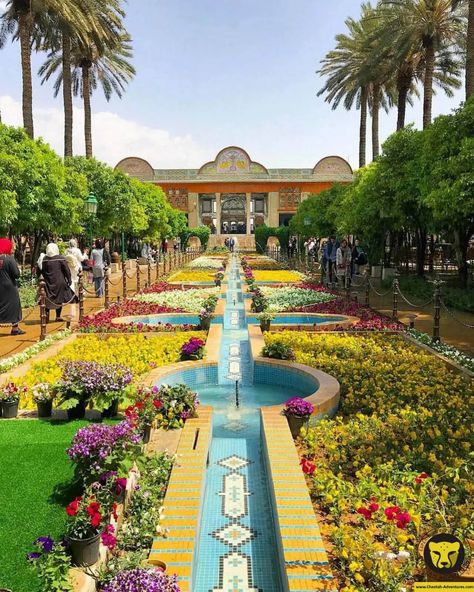 Iranian Garden, Iran Aesthetic, Iran Tourism, Visit Iran, Shiraz Iran, Beautiful Iran, Iran Pictures, Persian Garden, Persian Architecture