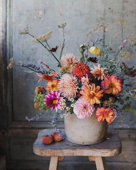 Thanksgiving Floral Arrangements, English Country Wedding, Planting Schemes, Winter Floral Arrangements, Dahlias Wedding, English Country Weddings, Thanksgiving Floral, September Flowers, I Still Remember