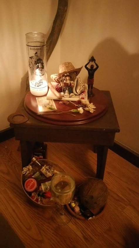 Mi santo, doy gracias a Dios y a ti por hoy llegar a donde estoy, porque ustedes todo me lo han dado. Así que digan lo que digan, voy a seguir con mi tumbao!!! Voodoo Altar Ideas, Hoodoo Altar Setup, Voodoo Altar, Orisha Altar, Ifa Altar, Elegua Offering, Papa Legba, Voodoo Hoodoo, Black Magick