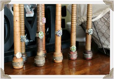 Textile Bobbins Repurposed, Old Wooden Bobbins Ideas, Antique Wooden Spools Ideas, Vintage Spool Decor, Old Wooden Thread Spools Ideas, Old Spools Of Thread, Vintage Spools Repurposed, Wooden Bobbins Ideas, Old Spools Repurposed