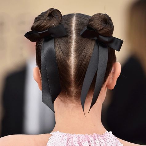 Red Carpet Hair, Bow Hairstyle, Hair Arrange, Ribbon Hairstyle, Hair Ribbons, Velvet Hair, Makati, Hair Dos, Cosmopolitan