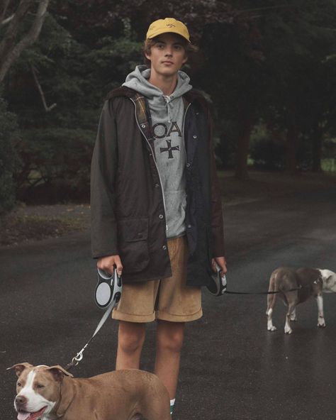 Barbour (@barbour) • Instagram photos and videos Barbour Style Men, Granola Boy Outfits, Barbour Jacket Outfit, Barbour Jacket Mens, Frat Boy Outfit, Outer Outfit, Barbour Style, Coast Fashion, British Style Men