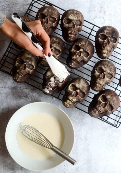 Skull Molds Recipes, Skull Bundt Cake, Skull Cake Pan Recipe, Skull Lava Cake, Skeleton Mold Recipes, Chocolate Skull Cake, Skull Bakeware Recipes, Mini Skull Cakes, Skull Cake Pan Ideas