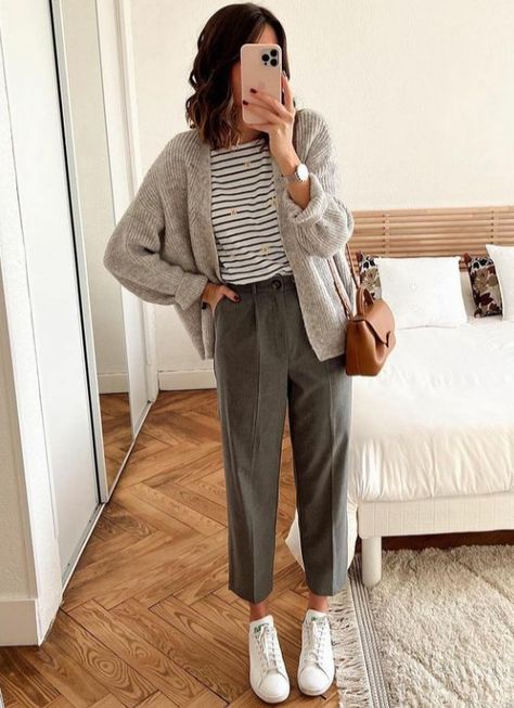 Business Casual Outfits Old Money, Smart Casual Winter Work Outfit, Minimalist Preppy Style, Laid Back Business Casual Outfits, Fall School Teacher Outfits, Business Mom Outfits, Spring Outfits With Skirts, Casual End Of Summer Outfit, Mid 30s Fashion Outfits Women 2024