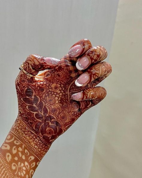 Arabic Nail Art, Nail Art Designs With Mehandi, Nail Art Designs For Marriage Function, Mehandi Nails, Bridal Nail Art Indian Pink, Marriage Nails Art Designs, Nail Art For Engagement, Bridal Nail Art Indian, Bridal Nails Wedding Indian