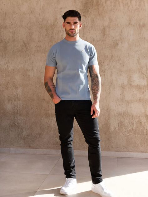 Brandan Stevens, Outfits 30s, Tshirt And Jeans, Jeans Tshirt, Mens Casual Dress Outfits, Tshirt Men, Mens Fashion Casual Outfits, Cool Outfits For Men, Mens Casual Dress