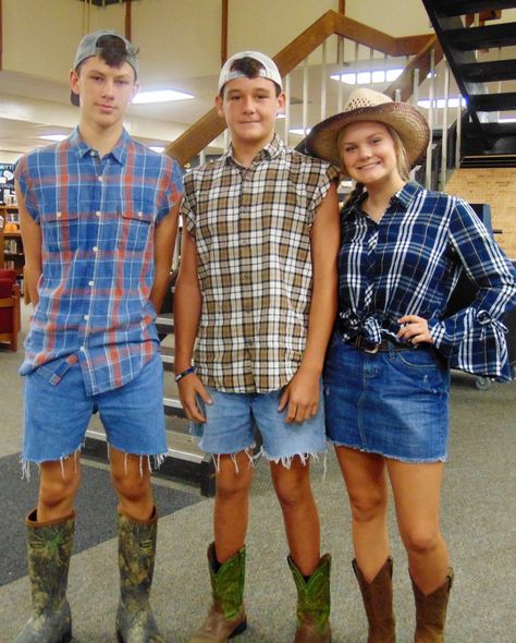 Hill Billy Outfit, Trailer Park Costume, Hillbilly Outfit, Hillbilly Party Costumes, Country Theme Party Outfit, Campy Outfit, Red Neck Wedding, 90s Country Party, Beer Pong Costume