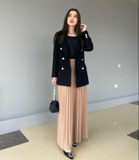 Christian Fits, Office Wear Women Work Outfits, Dress For Office, Modesty Outfits, Stylish Short Dresses, Office Outfits Women, Office Fashion Women, Muslimah Fashion Outfits, Classy Work Outfits