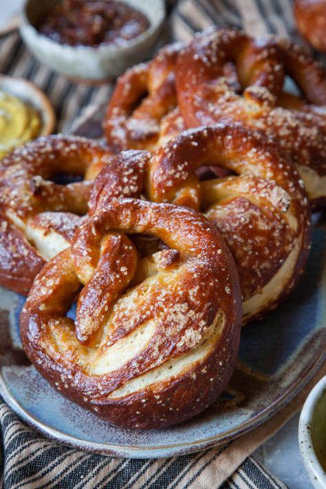 Traditional Sourdough Recipes, Sour Dough Discard Pretzels, Easy Sour Dough Discard Recipes, Sourdough Discard Pretzel Recipe, Sourdough Discard Hand Pies, Pretzel Sourdough, Sourdough Pretzels From Starter, Sourdough Starter Discard Pretzels, Sourdough Discard Pretzels No Yeast