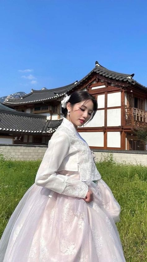 Hanbok Aesthetic, Hanbok Wedding Dress, Korean Traditional Dress Hanbok, Hanbok Wedding, Hanbok Traditional, Korean Traditional Dress, Korean Hanbok, Korean Traditional, Traditional Dresses